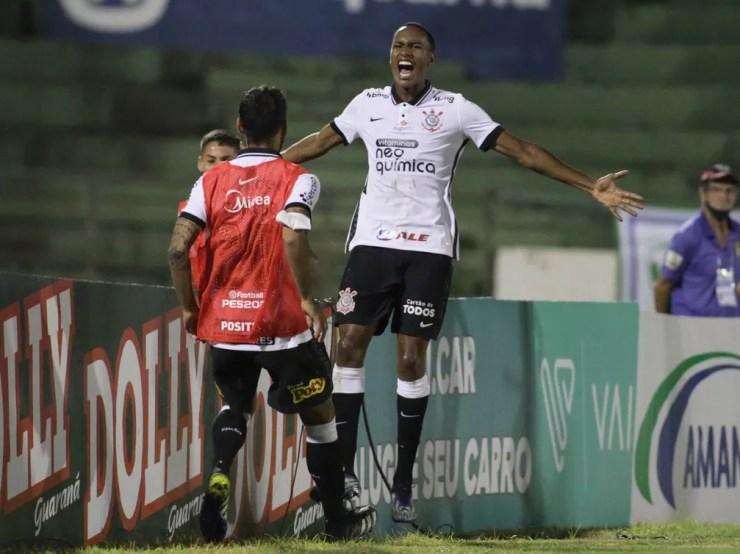 Cauê comemora seu gol contra o Guarani — Foto: Rodrigo Coca/Agência Corinthians