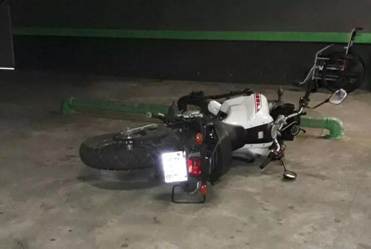 Uma das vítimas chegou de moto procurando socorro no Hospital do Campo Limpo (Foto: Reprodução)