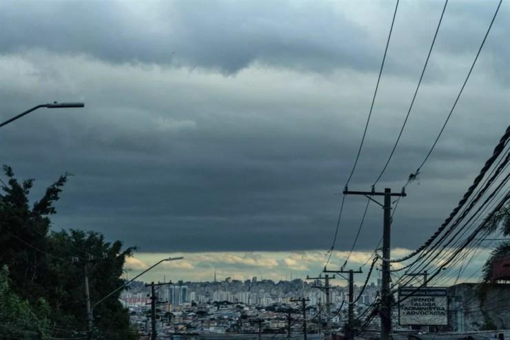Vista do céu da cidade de São Paulo, a partir do bairro Jardim Guarani, região norte da capital paulista, no fim de tarde desta quarta-feira (4).  — Foto: ADRIANA TOFFETTI/ATO PRESS/ESTADÃO CONTEÚDO