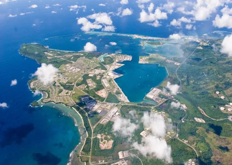 Vista aérea de Guam (Foto: Marinha dos EUA via Reuters)