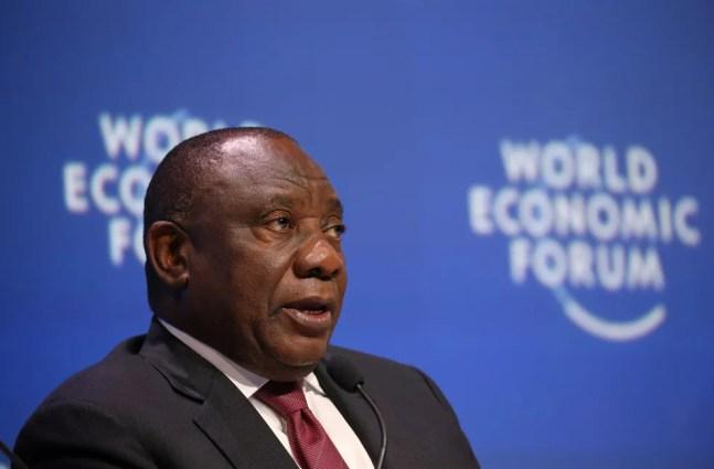 Presidente da África do Sul, Cyril Ramaphosa, durante sessão do Fórum Econômico Mundial da África na Cidade do Cabo em 5 de setembro — Foto: Sumaya Hisham/Reuters