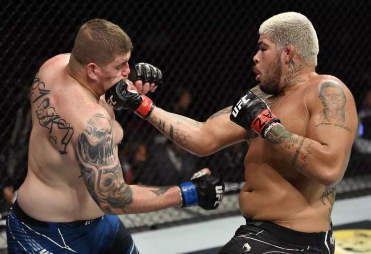 Carlos Boi venceu Jake Collier por decisão dividida no UFC 263 — Foto: Getty Images
