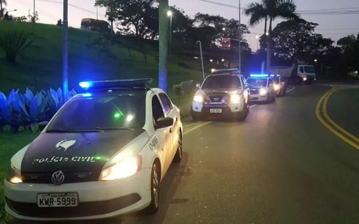 Agentes saíram no começo da manhã para cumprir mandados de prisão — Foto: Divulgação / Polícia Civil