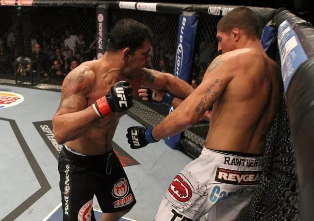 Rodrigo Minotauro nocauteou Brendan Schaub no primeiro round no UFC Rio 1 — Foto: Getty Images