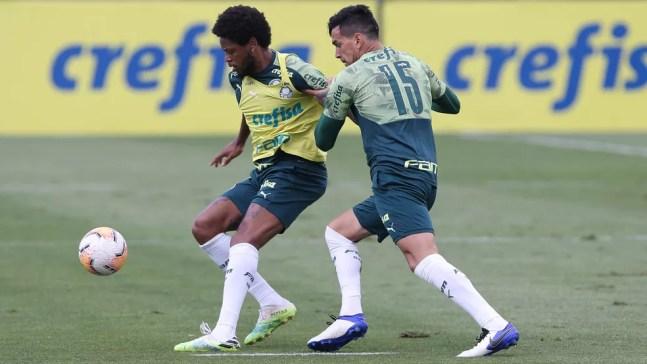 Luiz Adriano e Gustavo Gómez na Academia do Palmeiras — Foto: Cesar Greco / Ag. Palmeiras