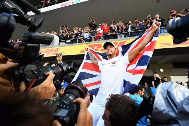 Lewis Hamilton conquistou o pentacampeonato da Fórmula 1 em 2018 no México — Foto: Clive Mason/Getty Images