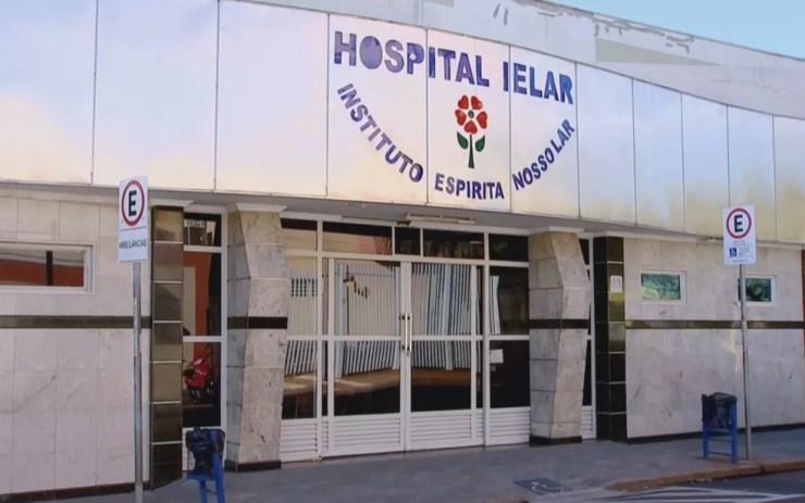 Hospital Ielar está fechado há mais de um mês (Foto: Reprodução/TV TEM)
