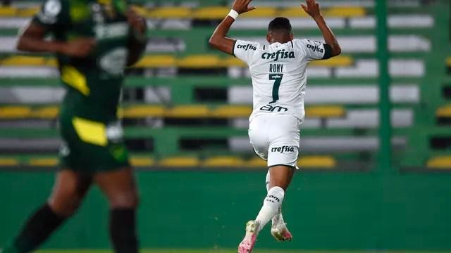 Rony celebra gol do Palmeiras diante do Defensa y Justicia, pela Recopa Sul-Americana