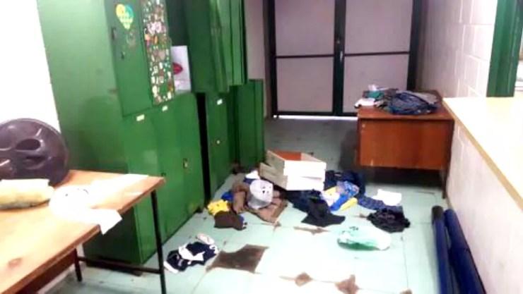 Vândalos bagunçaram as salas da escola (Foto: Divulgação)