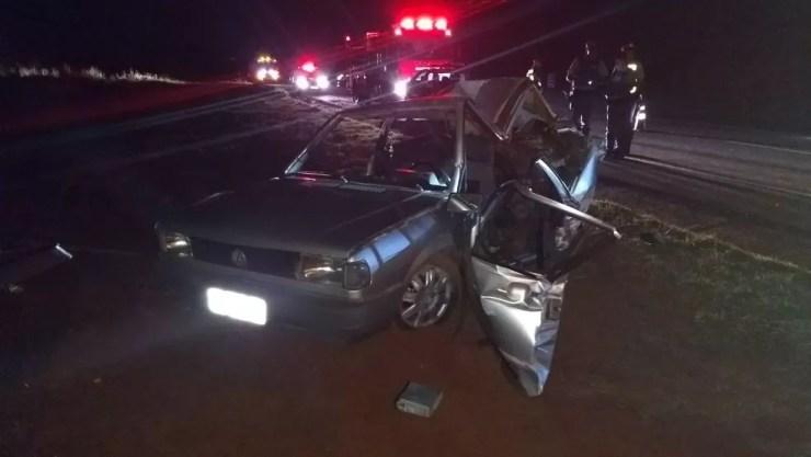 Motorista morreu e três passageiros ficaram feridos em acidente na SP-333 em Tarumã (Foto: Corpo de Bombeiros / Divulgação)