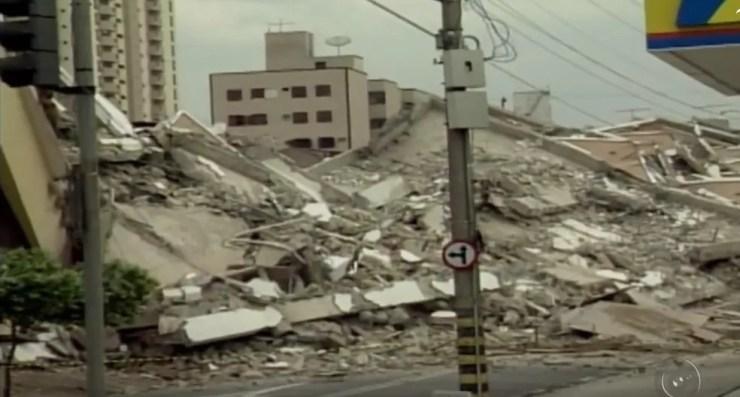 Torre Itália desabou há 20 anos em Rio Preto (Foto: Reprodução/TV TEM)