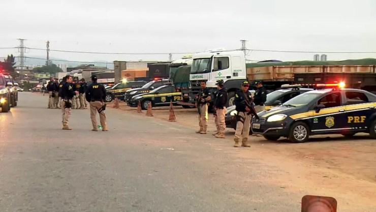 Foram 250 policiais e 13 mandados de busca e apreensão pela Operação Terrão, que aconteceu nesta quinta-feira (29) — Foto: TV Globo/Divulgação