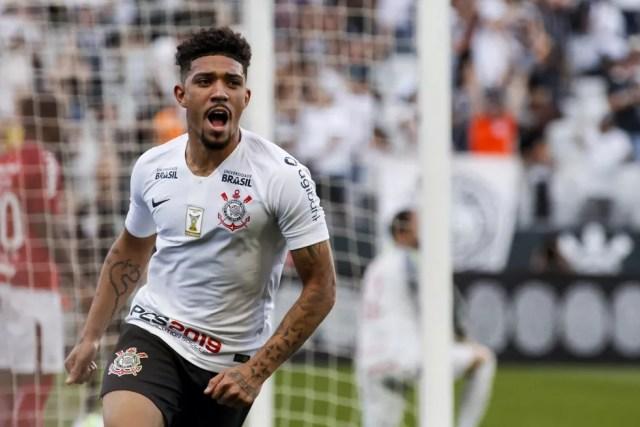 Volante Douglas tem um gol com a camisa do Corinthians — Foto: Rodrigo Gazzanel/Ag.Corinthians