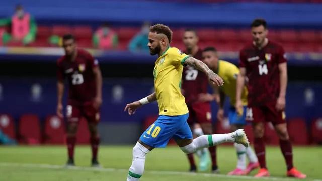 Neymar cobra pênalti e fica a 10 gols de alcançar Pelé