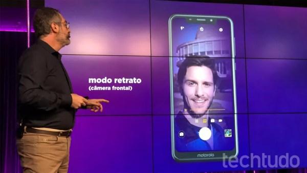Motorola One tem Modo Retrato para selfies — Foto: Thássius Veloso/TechTudo