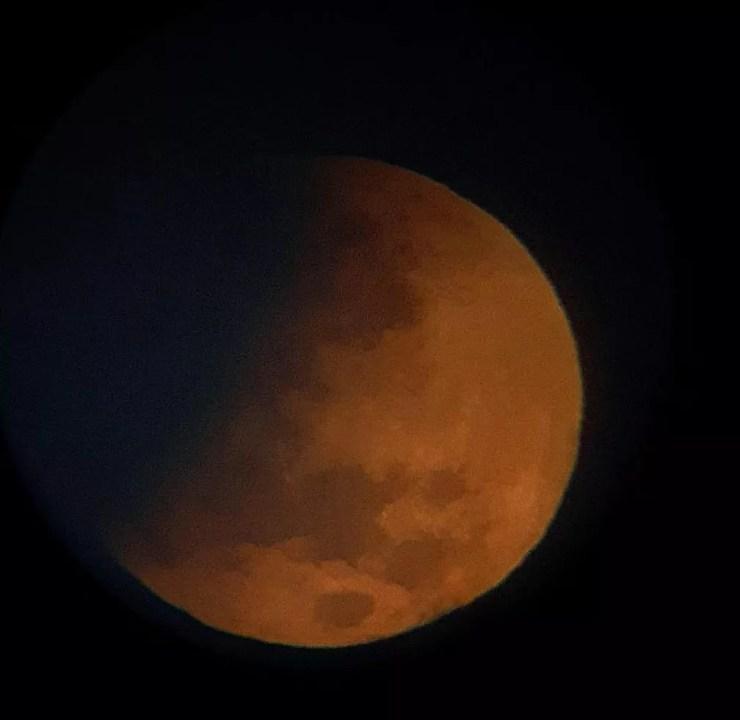 Eclipse lunar parcial em João Pessoa, Paraíba — Foto: Rammony Barbosa/Arquivo