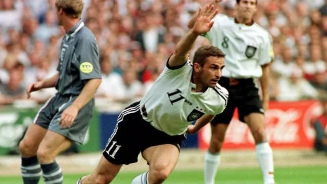 Stefan Kuntz comemora gol na Eurocopa 1996 — Foto: Peter Mueller/REUTERS