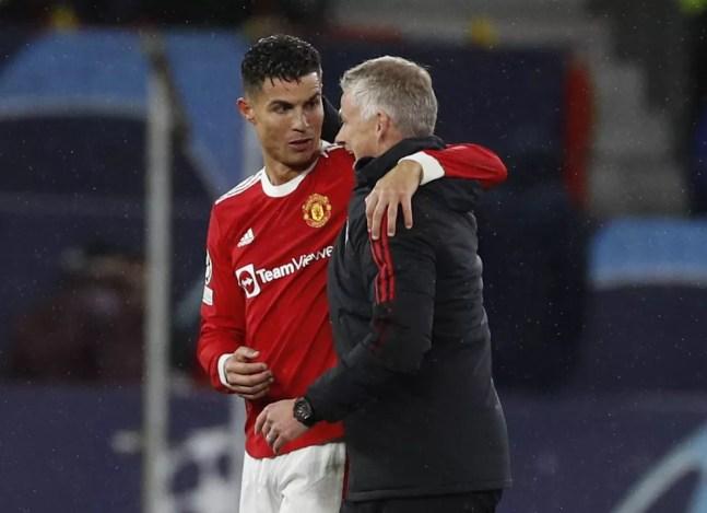 Cristiano Ronaldo e Solskjaer, na última rodada da Champions: técnico confia em seu craque para reagir com o Manchester United — Foto: Reuters