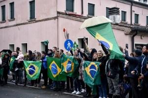 Bolsonaro é recebido em cidade italiana com manifestações pró-governo