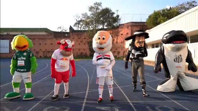 Mascotes se preparam para prova dos 100m rasos — Foto: Globo Esporte