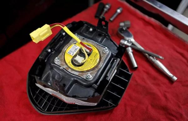 Airbag da Takata pode lançar pedaços de metal contra os passageiros (Foto: REUTERS/Joe Skipper)