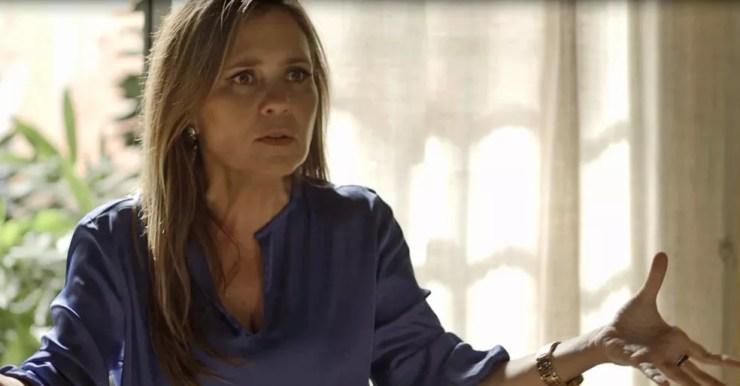 A cafetina dá conselhos para Karola reconquistar Beto (Foto: TV Globo)