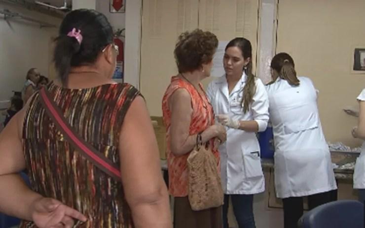 Campanha de vacinação contra gripe lotou postos de saúde (Foto: Reprodução/TV TEM)
