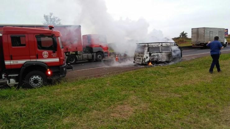 Incêndio chamou a atenção dos motoristas que transitavam pela rodovia Orlando Quagliato (Foto: Arquivo pessoal)