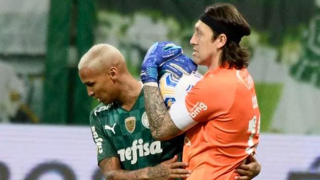 Deyverson e Cássio em Palmeiras x Corinthians