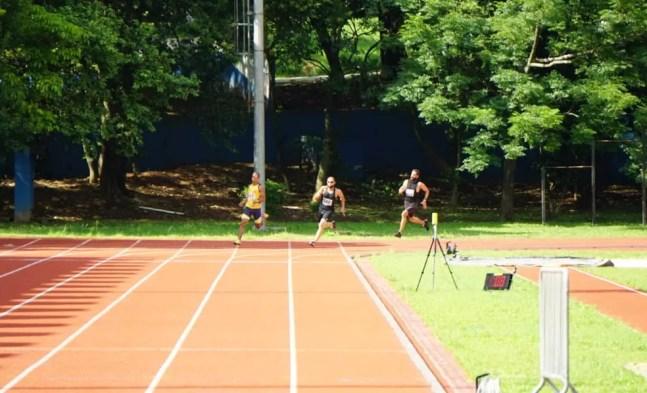 Juriel Maia (centro) durante prova dos 200 metros, em Campinas (SP) — Foto: Arquivo pessoal/Juriel Maia