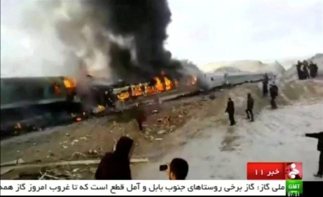 Colisão de trens no Irã deixa ao menos 15 mortos e dezenas de feridos — Foto: IRINN/Reuters