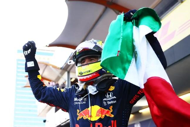 Após o caótico GP do Azerbaijão, Sergio Pérez comemora sua segunda vitória na Fórmula 1 — Foto: Dan Istitene/F1 via Getty Images