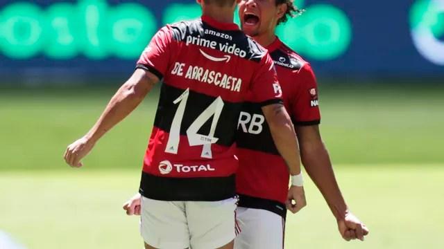 Arrascaeta e Arão comemoram gol do Flamengo