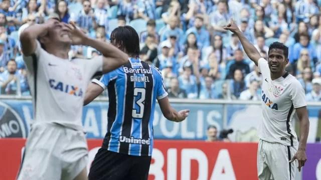 Com recorde na arena, Grêmio atropela Corinthians e vira terceiro na tabela