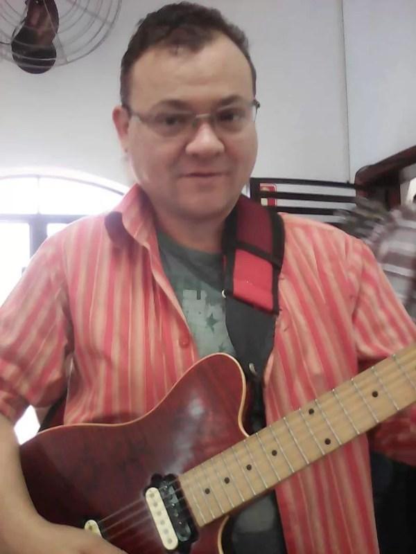 'Tinha a guitarra desde 2009 e um cuidado enorme para não danificá-la', diz morador de Sorocaba que teve instrumento furtado (Foto: Arquivo Pessoal)