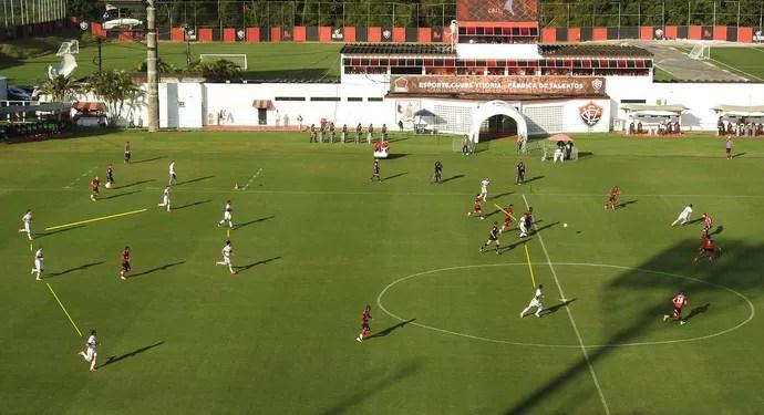 São Paulo foi armado no 4-2-3-1, com Carlinhos na ponta esquerda e Luiz Araújo na ponta direita (Foto: GloboEsporte.com)