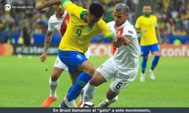Em vídeo, Tite explicou lance de Gabriel Jesus contra Trauco na final da Copa América — Foto: Reprodução "The Coach Voices"