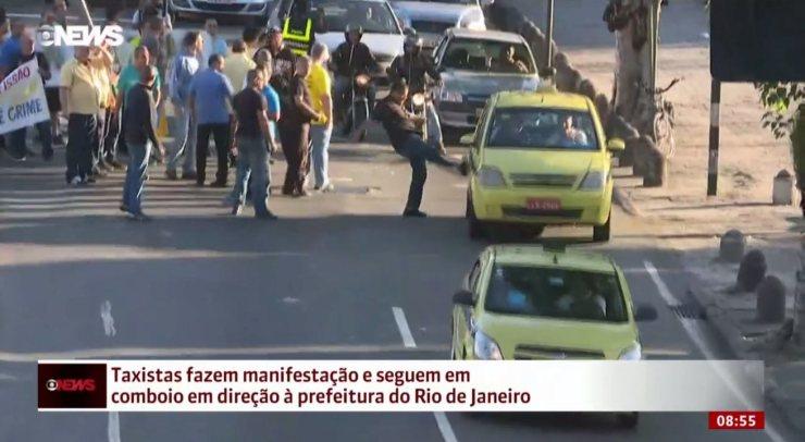 Taxistas fazem comboio em direção à Prefeitura do Rio