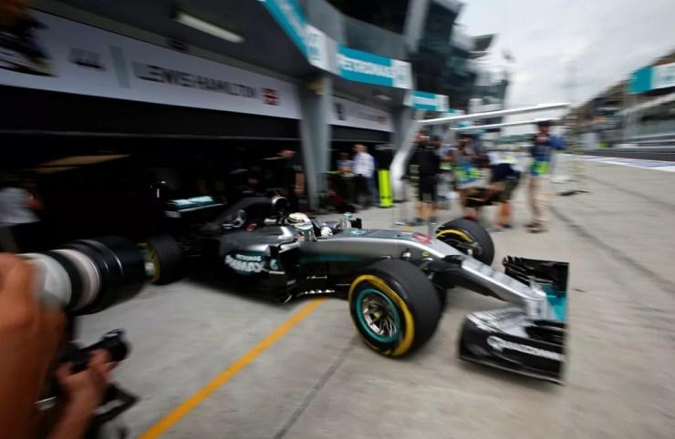 Lewis Hamilton durante o Grande Prêmio da Malásia, na Fórmula 1 — Foto: Edgar Su/Reuters