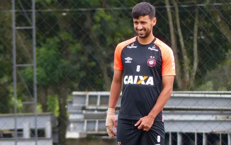 Camacho, que está no Atlético-PR, pode voltar ao Corinthians no ano que vem — Foto: Monique Silva