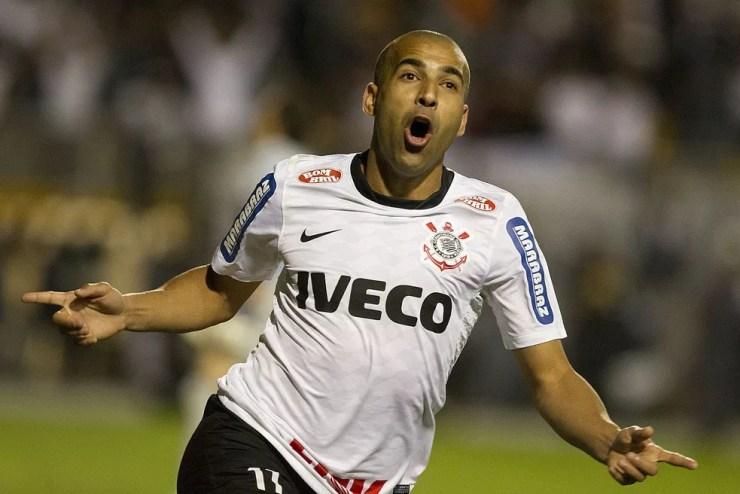 Emerson Sheik comemora um dos gols na final da Libertadores de 2012 — Foto: Daniel Augusto Jr / Agência Corinthians
