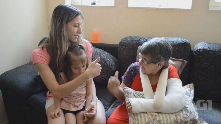 Cuidadora adota mulher sem identidade em Araraquara