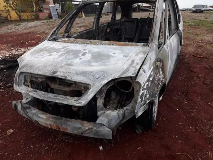 Carro da vítima foi encontrado queimado em Tatuí (Foto: Divulgação/Policia Militar)