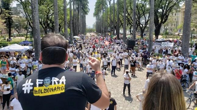 Protesto teve início às 10h, e as pessoas começaram a se dispersar às 12h. — Foto: Reprodução/TV Globo