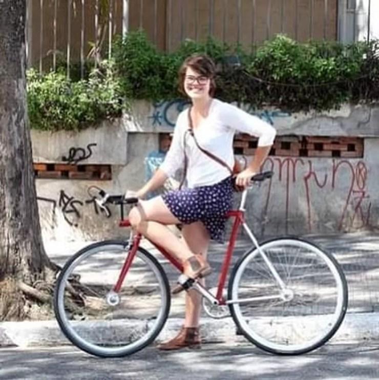 Marina Harkot usava a bicicleta como meio de transporte — Foto: Divulgação/Arquivo pessoal