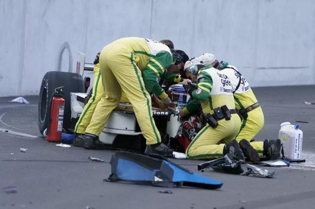 Descrição da imagem: Alex Zanardi teve as pernas comprometidas em acidente na Fórmula Indy em 2001 — Foto: Getty Images