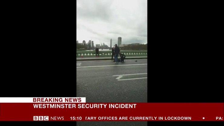 Ataque fora do Parlamento britânico em Londres deixa um morto; polícia trata como terrorismo