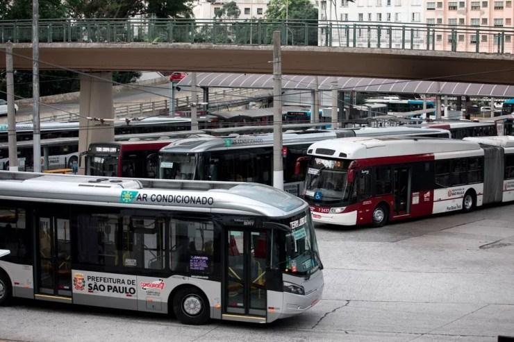 Movimentação de ônibus no Terminal Bandeira, no centro de São Paulo — Foto: Marcelo Brandt/G1