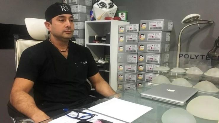 Os cirurgiões plásticos venezuelanos gozam de boa fama e não deixaram de trabalhar na área apesar da crise de seu país — Foto: BBC
