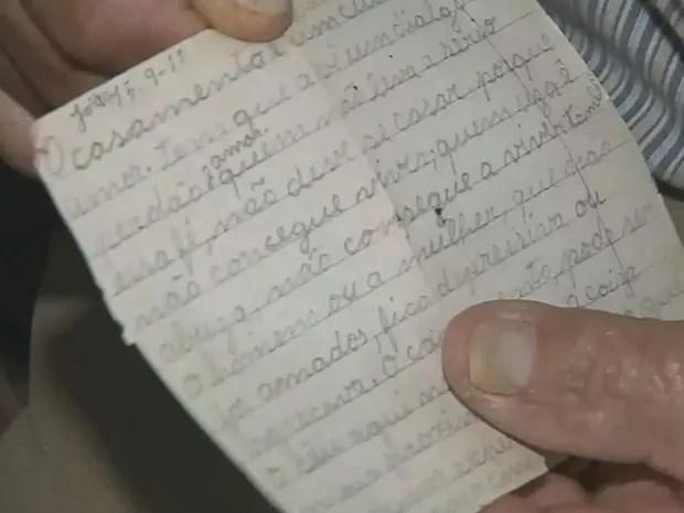 Casal ainda guarda as cartas que escreveram no início do relacionamento  (Foto: Reprodução / TV TEM)